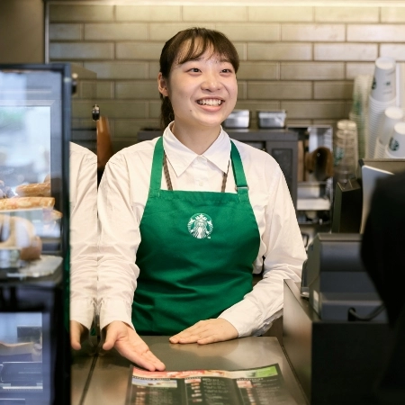 メニューの説明をする様子