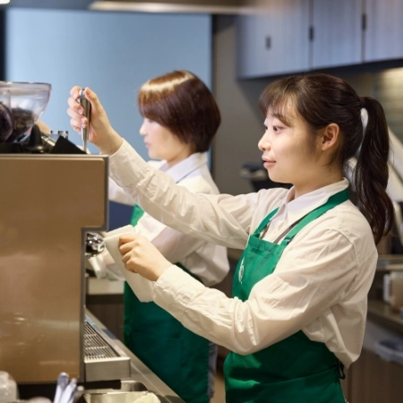 ドリンクの作成をする様子