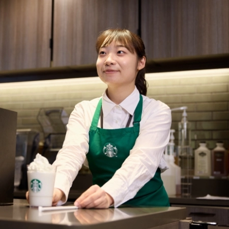 ドリンクを渡す様子