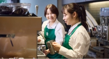 ドリンクの作成をする様子