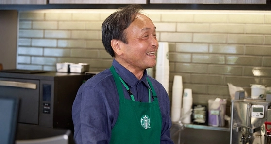 ほかのパートナーと会話をする様子